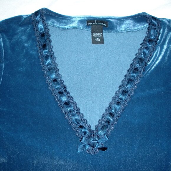Victoria Secrets Moda International Velvet V neck top. SZ M - Picture 2 of 3